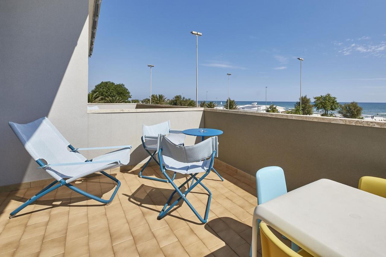 Hotel Tritone Сенигалия Екстериор снимка