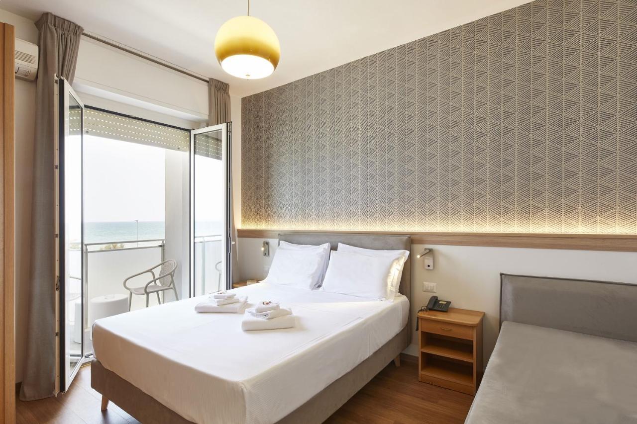 Hotel Tritone Сенигалия Екстериор снимка