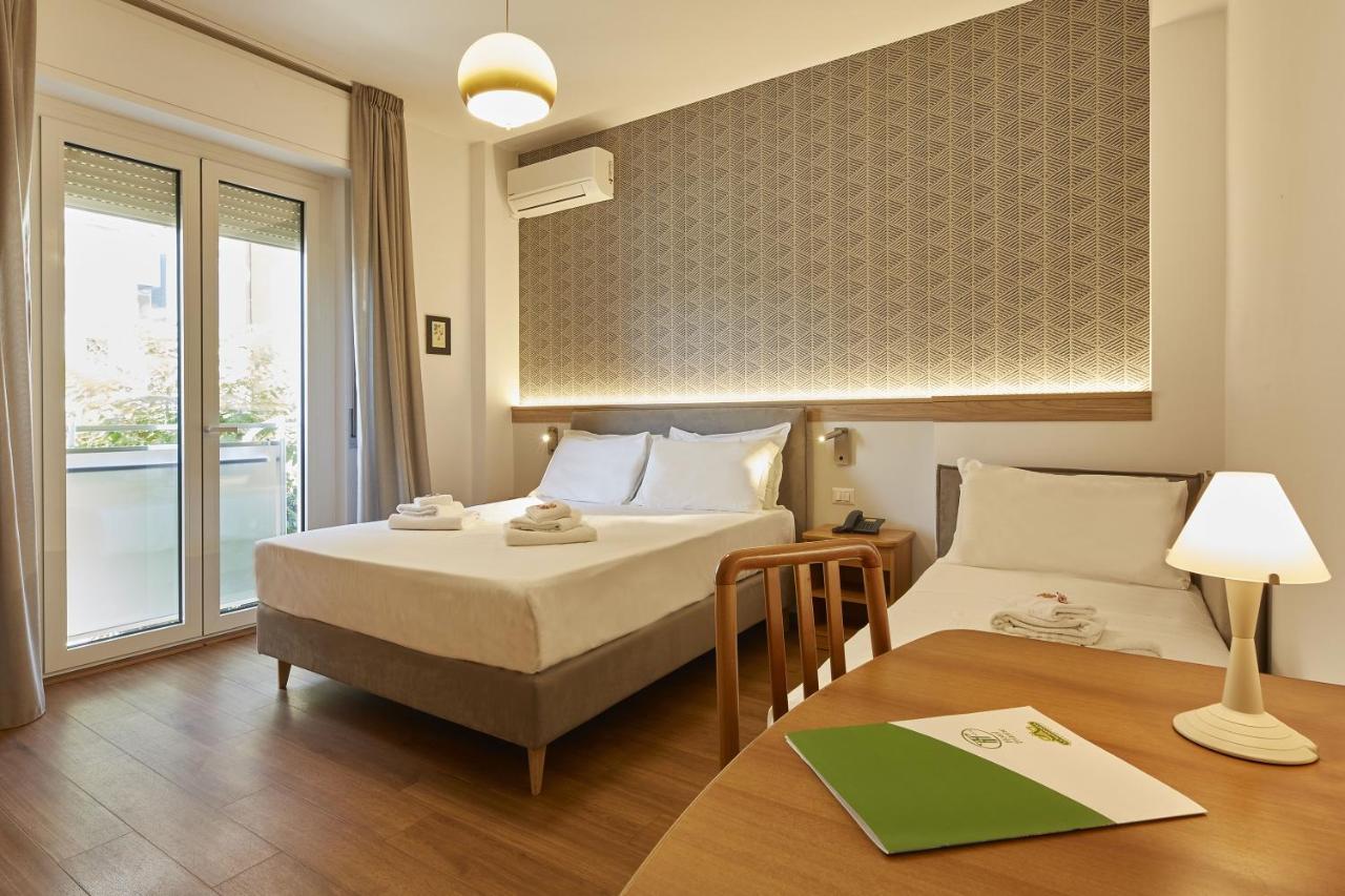 Hotel Tritone Сенигалия Екстериор снимка