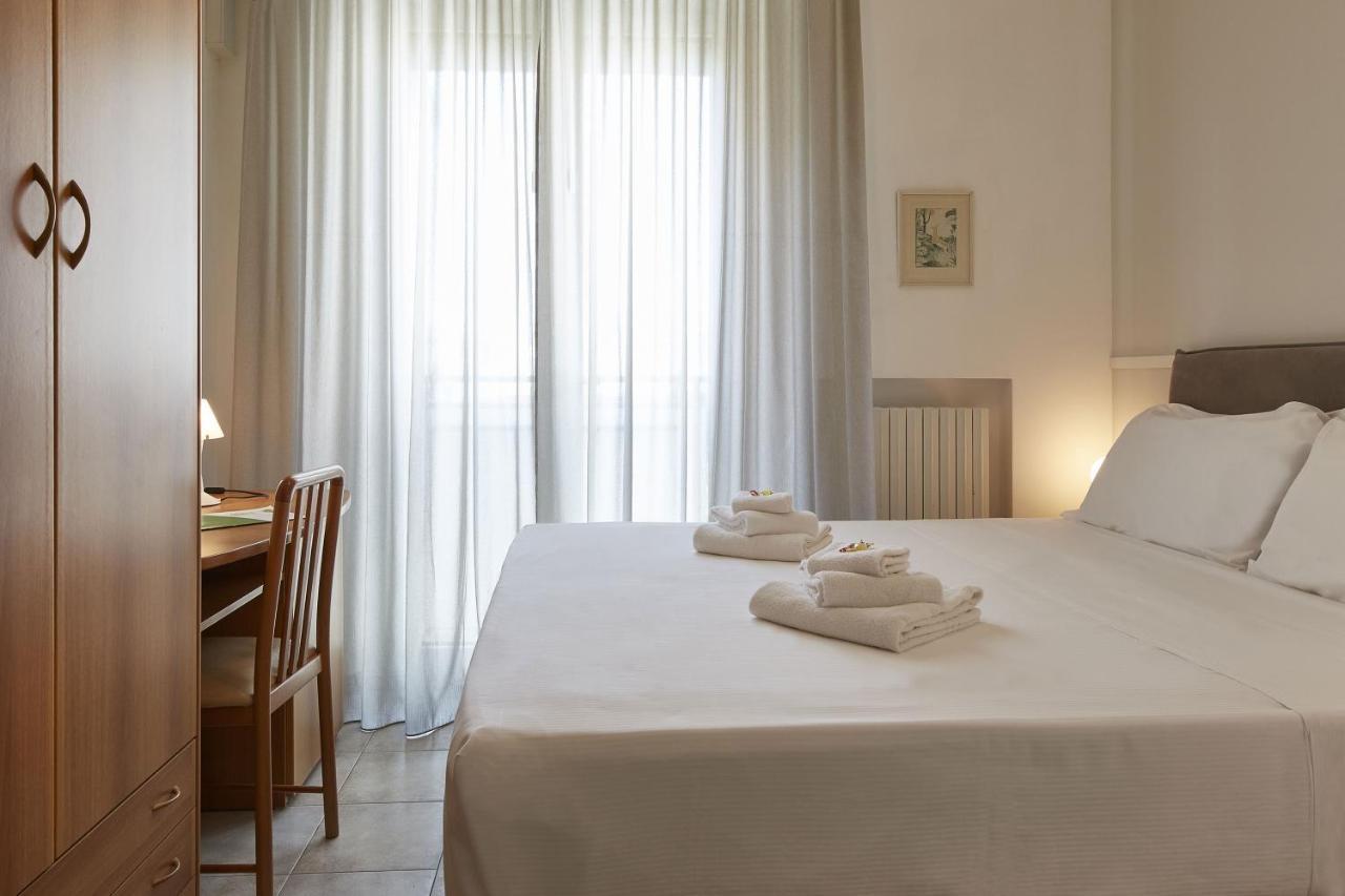Hotel Tritone Сенигалия Екстериор снимка