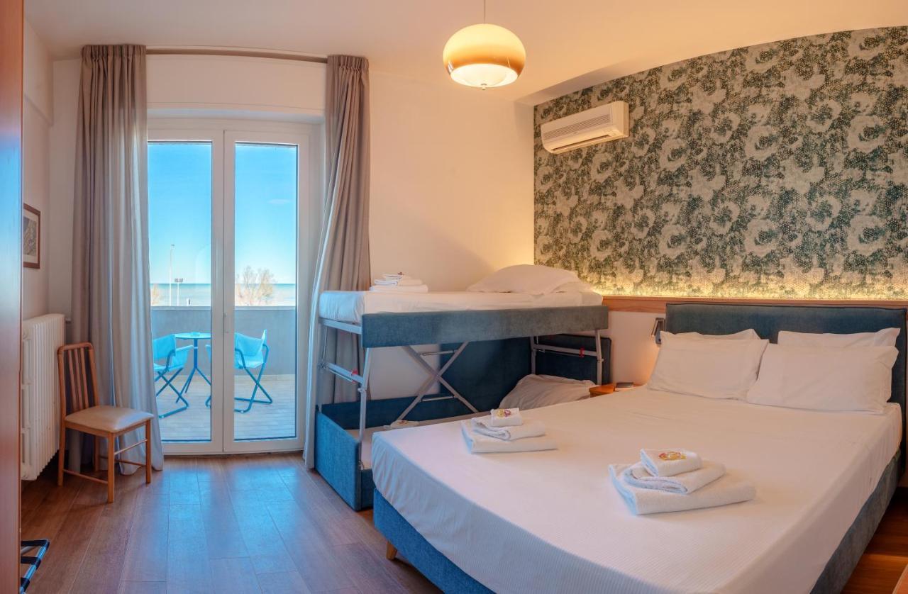 Hotel Tritone Сенигалия Екстериор снимка