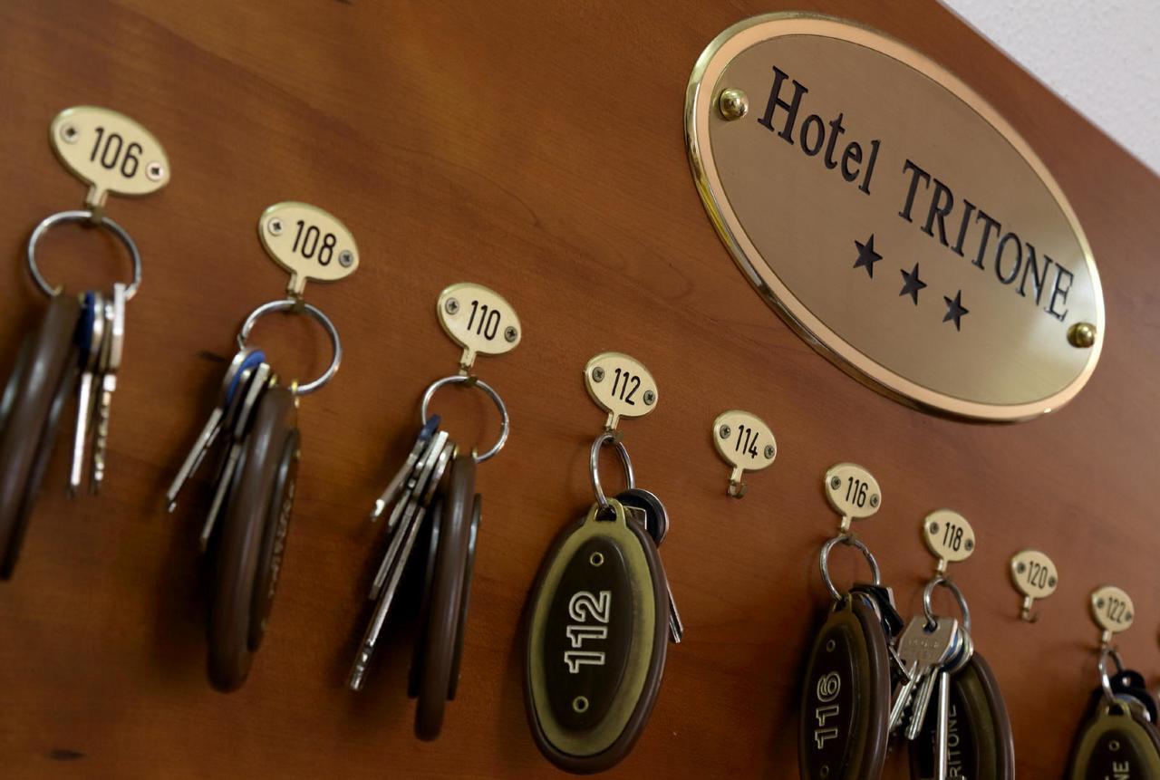 Hotel Tritone Сенигалия Екстериор снимка