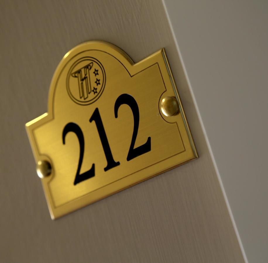 Hotel Tritone Сенигалия Екстериор снимка