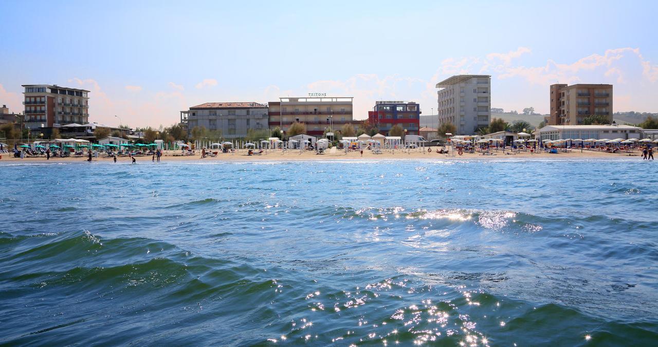 Hotel Tritone Сенигалия Екстериор снимка