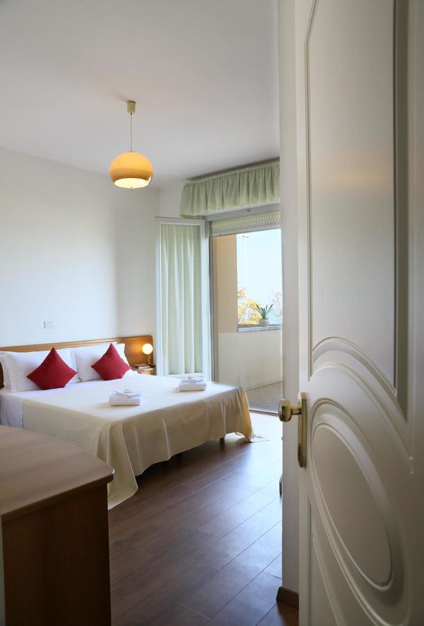 Hotel Tritone Сенигалия Екстериор снимка