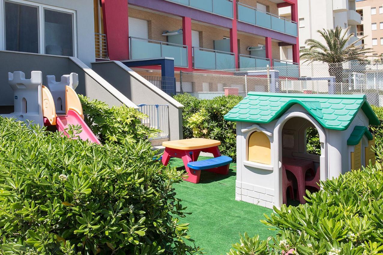 Hotel Tritone Сенигалия Екстериор снимка