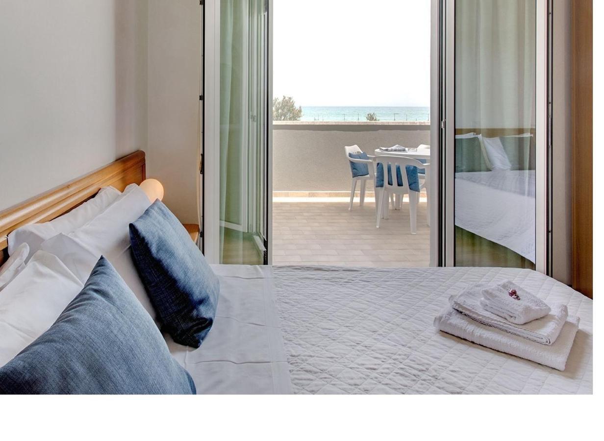 Hotel Tritone Сенигалия Екстериор снимка