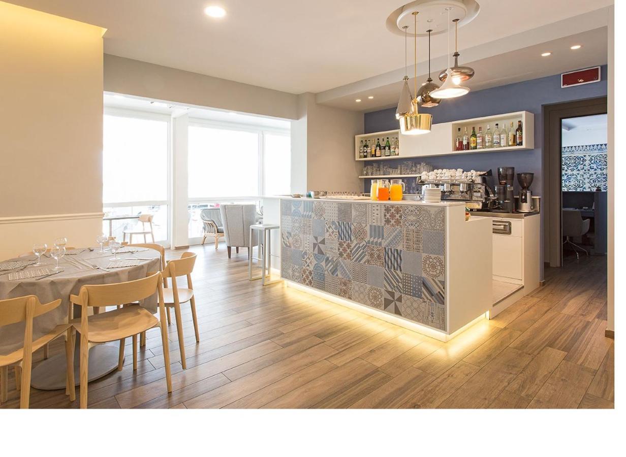 Hotel Tritone Сенигалия Екстериор снимка