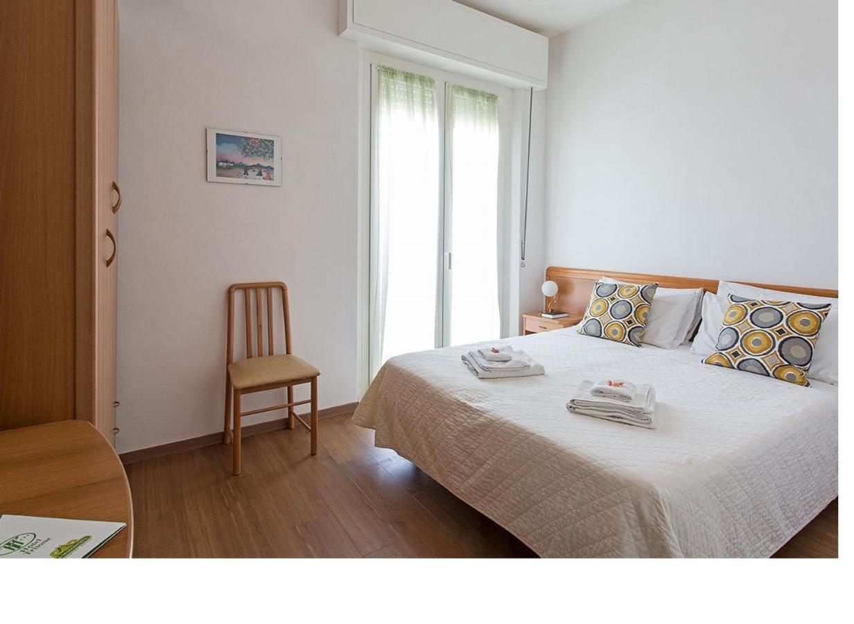 Hotel Tritone Сенигалия Екстериор снимка