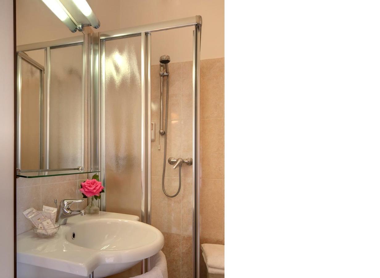 Hotel Tritone Сенигалия Екстериор снимка